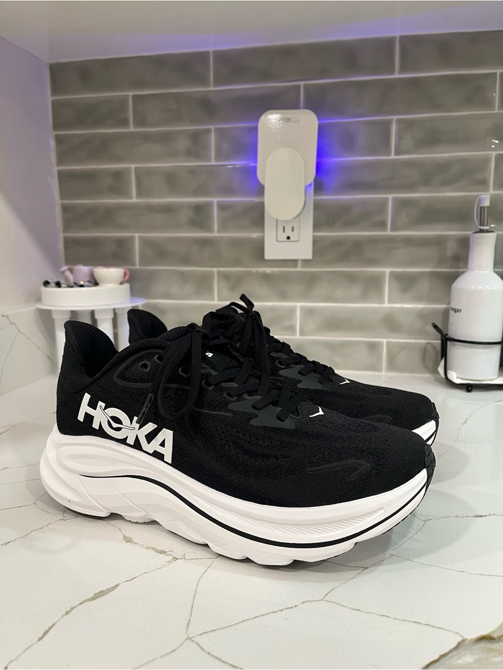 Hoka Clifton 10 Running Shoes. Women’s Size 8.5B Color Black